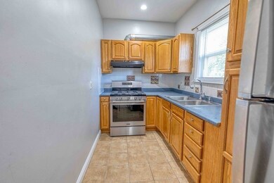 194 Diman St unit 2, Fall River, MA 02721 - photo 6