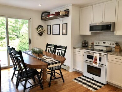 829 Whitney Dr, Schenectady, NY 12309 - photo 6