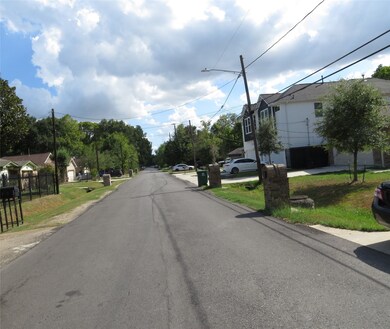 8018 Beckley St, Houston, TX 77088 - photo 3