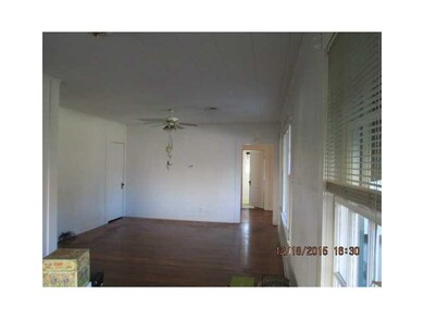 Living Room. Living/Dining Combo
