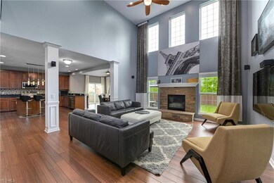 Open floor plan to kitchen and morning room area, 