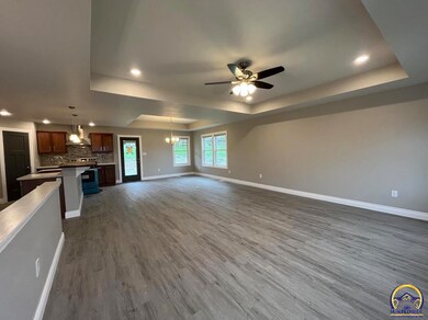 5105 SW Fieldcrest Ct, Topeka, KS 66610 - photo 3