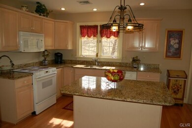 4846 Harvest Ln, Zionsville, PA 18092 - photo 3
