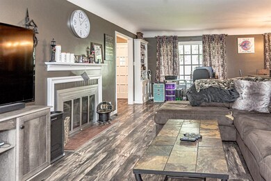 2421 10th Ave SW, Cedar Rapids, IA 52404 - photo 3