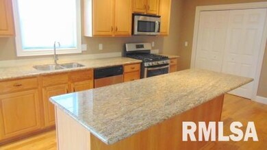 5410 N Castleberry Dr, Peoria, IL 61615 - photo 7