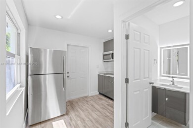 2847 Polk St unit 3, Hollywood, FL 33020 - photo 4