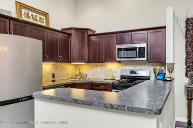 90 Players Cir unit E2, Tinton Falls, NJ 07724 - photo 5