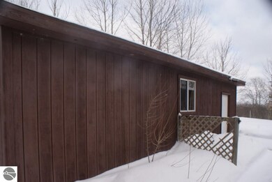Just four short steps from garage to house.
