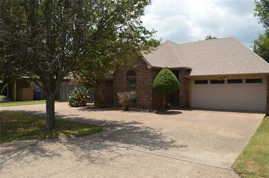 812 Shady Grove Dr, Granbury, TX 76049 - photo 2