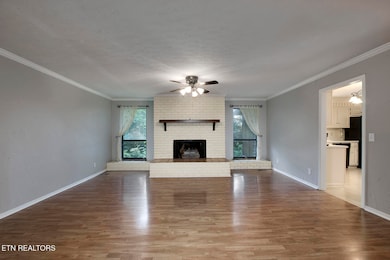 05_LinwoodDrive_311_Living01