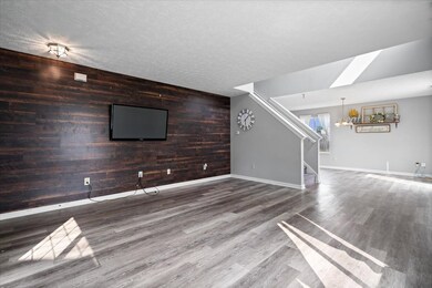 658 Pine Lake Dr, Greenwood, IN 46143 - photo 4