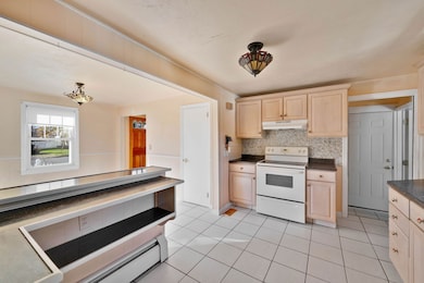 15 Pearl St, Windsor Locks, CT 06096 - photo 6