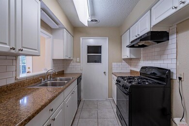 661 W Cedar St, Hurst, TX 76053 - photo 4