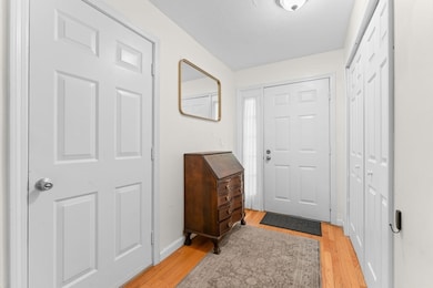 112 Ridgefield Cir unit B, Clinton, MA 01510 - photo 3