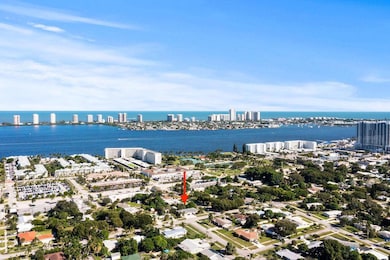 137 Hawthorne Dr unit B, West Palm Beach, FL 33403 - photo 2