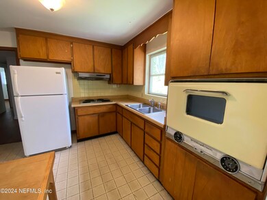 2840 Emily Ln W, Jacksonville, FL 32216 - photo 6