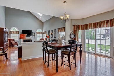 Flow Kitchen to Family Room