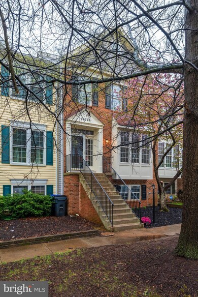 46729 Manchester Terrace, Sterling, VA 20165 - photo 4