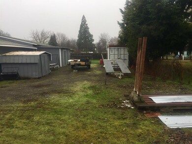 811 Lawnsdale Rd, Medford, OR 97504 - photo 5