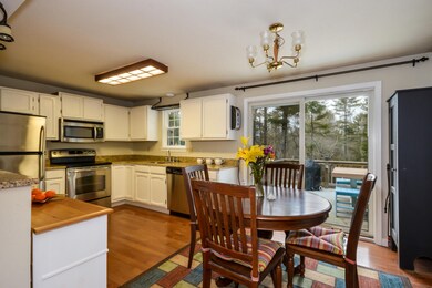007-Dining_Room-3888643-medium