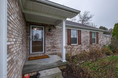 9102 Woodhold Ct, Louisville, KY 40291 - photo 3