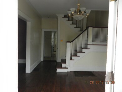716 N 4th Ave foyer