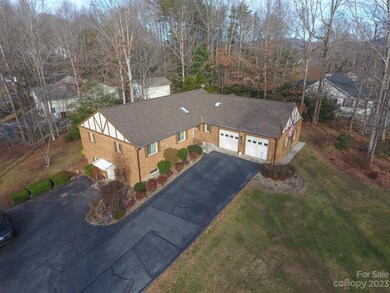 73 Chestnut Ln, Hendersonville, NC 28792 - photo 2