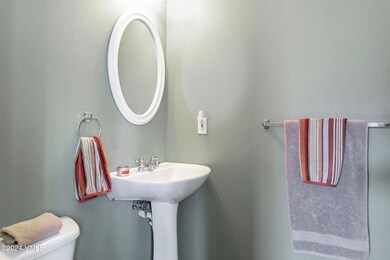 95 Mayer St-016