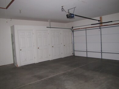 405 E Wilson St, Tuscola, IL 61953 - photo 4