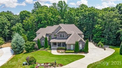 Fantastic location, minutes from the lake, shoppin