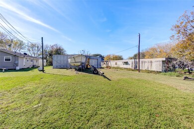 8506 Noble St, Needville, TX 77461 - photo 4