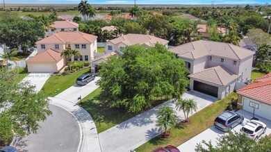PRIVATE CUL-DE-SAC HOUSE WITH LONG DRIVEWAY