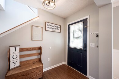 12738 Buff Stone Ct, Fishers, IN 46037 - photo 4