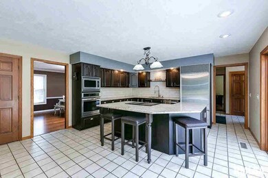 2512 E 40th St, Davenport, IA 52807 - photo 7