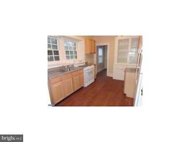 135 Walnut St unit 1ST FL, Jenkintown, PA 19046 - photo 2