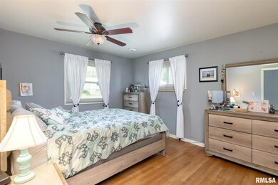 1135 Meadow Lane Dr, Bettendorf, IA 52722 - photo 6