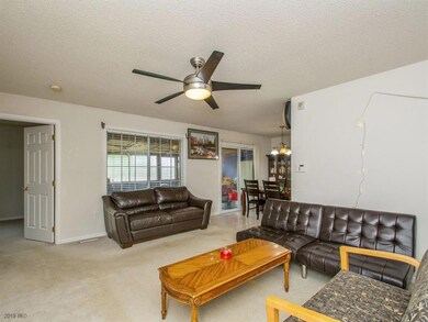 2436 Whispering Ridge Dr, Des Moines, IA 50320 - photo 3