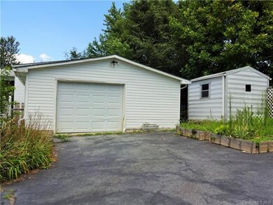 5 Bittersweet Dr, Hendersonville, NC 28792 - photo 2