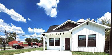 9322 Highlawn St, Houston, TX 77022 - photo 3