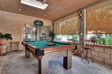 Covered patio, with lighting, spacious and very ni