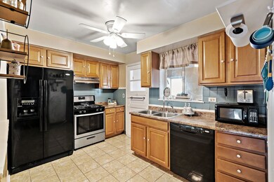 unlisted-address, Chicago, IL 60659 - photo 5