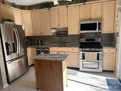 1304 Dahlia Cir, Dayton, NJ 08810 - photo 5