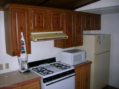 350 Haverford Dr, Taylor, PA 18517 - photo 3