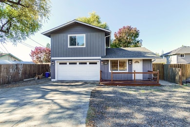 1034 NE Savage St, Grants Pass, OR 97526 - photo 2