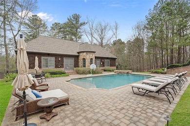 Discover the perfect retreat! This charming 3,000 