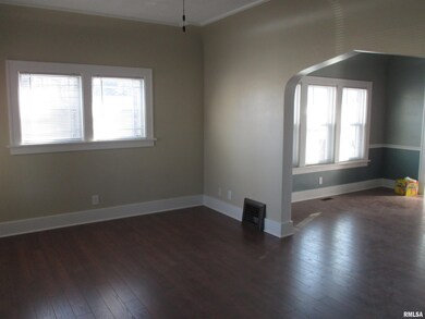 1745 W Locust St, Davenport, IA 52804 - photo 3