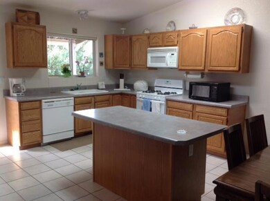 818 Kitchen 1
