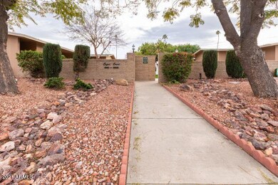 10817 W Santa fe Dr, Sun City, AZ 85351 - photo 5