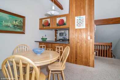 06_190PleasantPinesAve_82_BreakfastNook_
