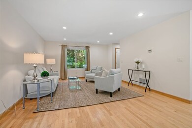 206 Lagrange St unit 206, Chestnut Hill, MA 02467 - photo 4